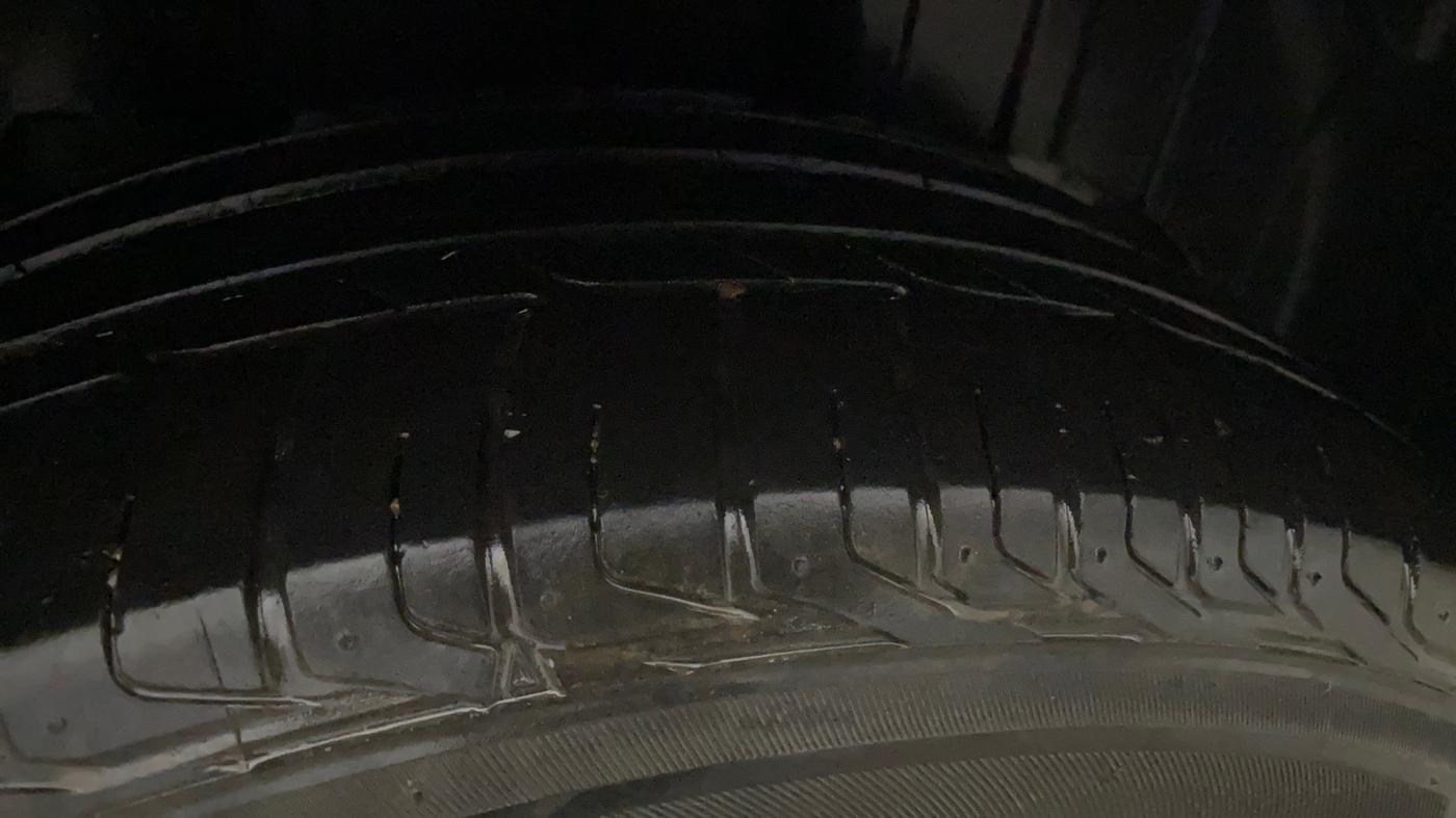 2019 Mahindra XUV300 W6 1.2 PETROL, Petrol, Manual, 41,579 km, Left Rear Tyre Tread