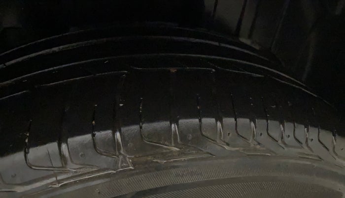 2019 Mahindra XUV300 W6 1.2 PETROL, Petrol, Manual, 41,558 km, Left Rear Tyre Tread