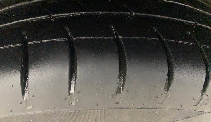 2020 Maruti Swift ZXI AMT, Petrol, Automatic, 75,747 km, Right Rear Tyre Tread