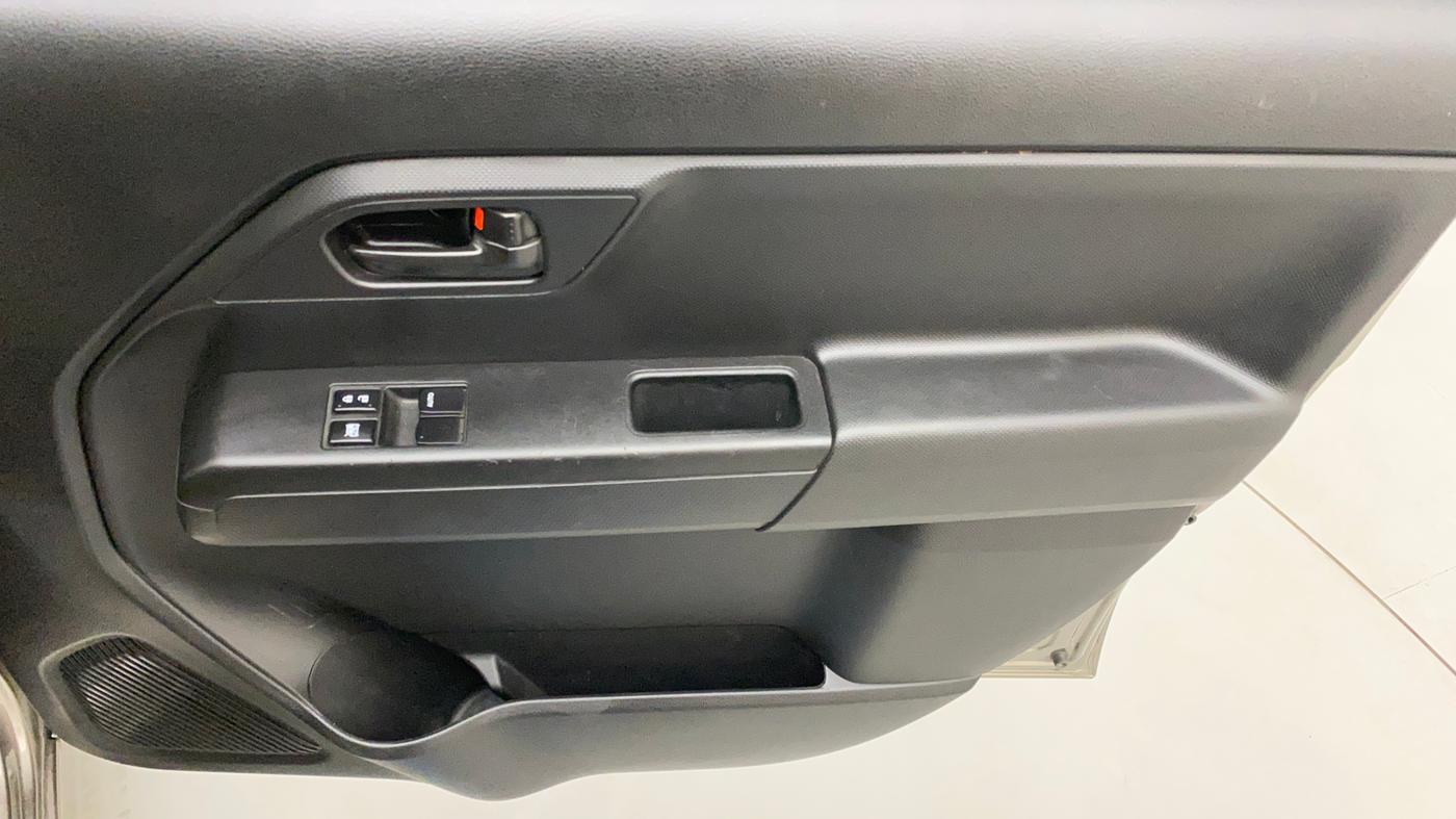 2021 Maruti New Wagon-R LXI 1.0, Petrol, Manual, 42,481 km, Driver Side Door Panels Control