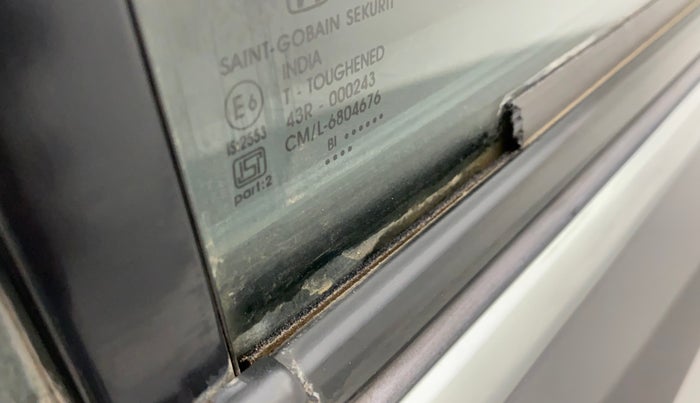 2018 Honda Amaze 1.2L I-VTEC VX, CNG, Manual, 53,117 km, Right rear door - Weather strip has minor damage