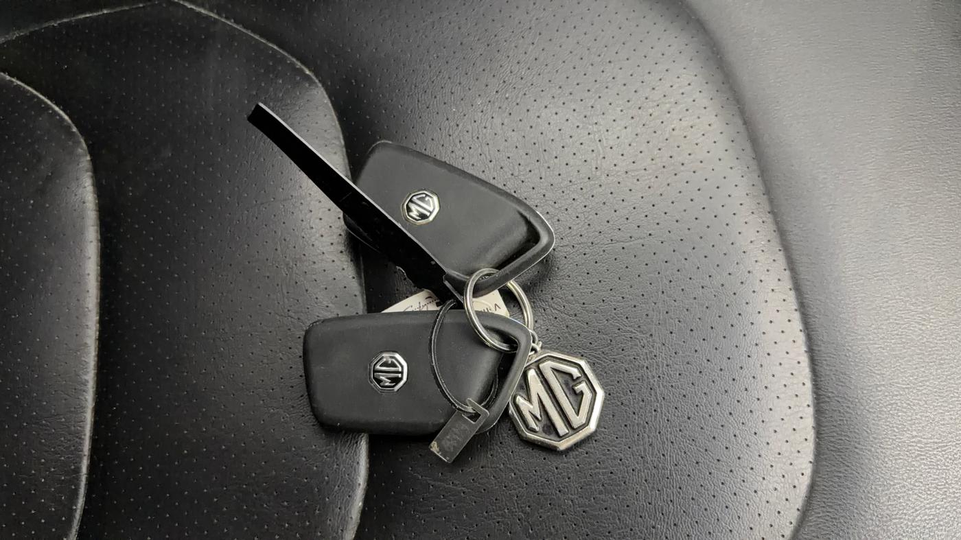 2020 MG HECTOR SHARP 1.5 DCT PETROL, Petrol, Automatic, 43,609 km, Key Close Up