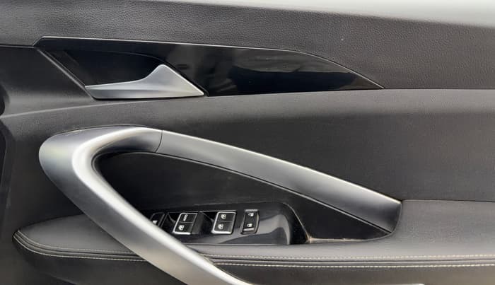 2020 MG HECTOR SHARP 1.5 DCT PETROL, Petrol, Automatic, 43,609 km, Driver Side Door Panels Control