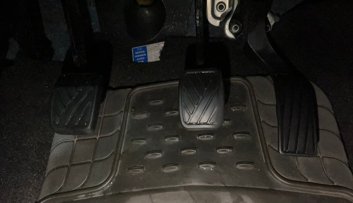 2016 Maruti Swift LXI (O), Petrol, Manual, 72,548 km, Pedals