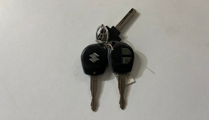 2016 Maruti Swift LXI (O), Petrol, Manual, 72,548 km, Key Close Up