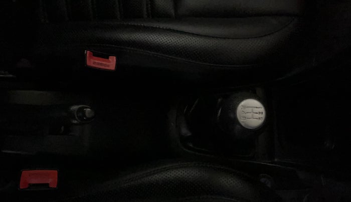 2016 Maruti Swift LXI (O), Petrol, Manual, 72,548 km, Gear Lever