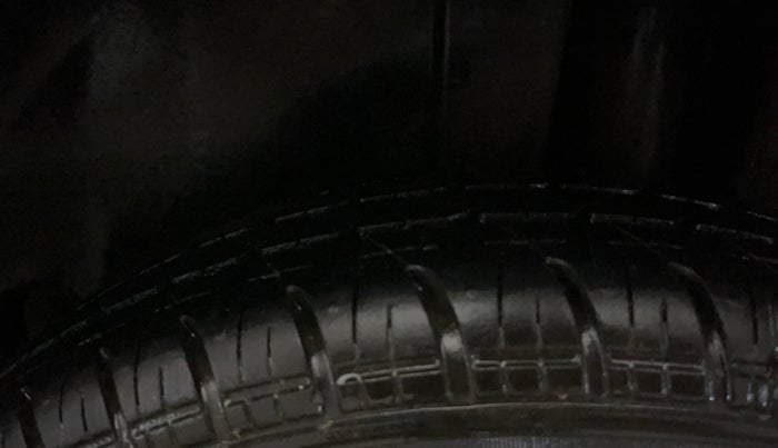 2016 Maruti Swift LXI (O), Petrol, Manual, 72,548 km, Left Rear Tyre Tread