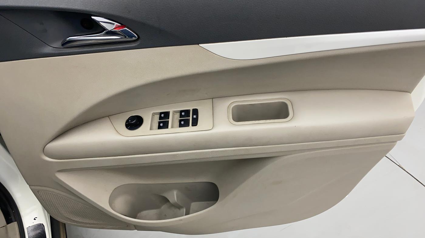 2021 Mahindra MARAZZO M 6 + 8 STR, Diesel, Manual, 47,117 km, Driver Side Door Panels Control