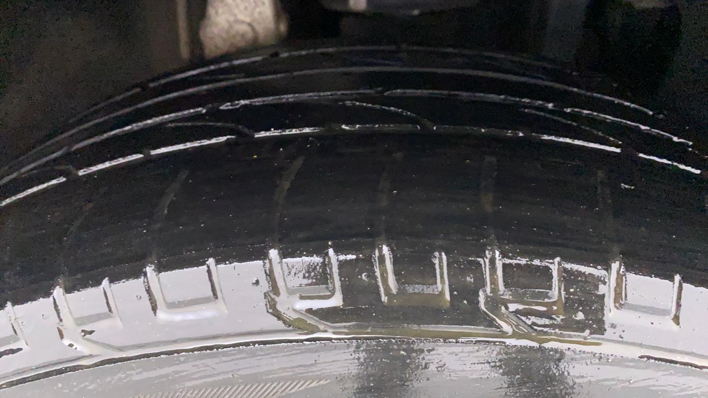 2021 Mahindra MARAZZO M 6 + 8 STR, Diesel, Manual, 47,117 km, Right Front Tyre Tread
