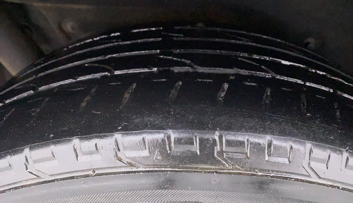 2021 Mahindra MARAZZO M 6 + 8 STR, Diesel, Manual, 47,117 km, Right Rear Tyre Tread