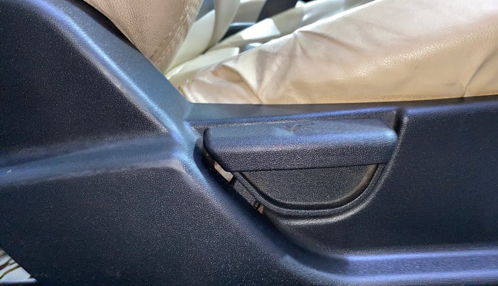 2013 Hyundai i20 SPORTZ 1.2, Petrol, Manual, 53,130 km, Driver Side Adjustment Panel