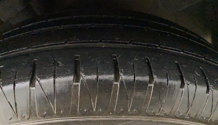2012 Hyundai i20 MAGNA 1.2, Petrol, Manual, 46,225 km, Left Front Tyre Tread