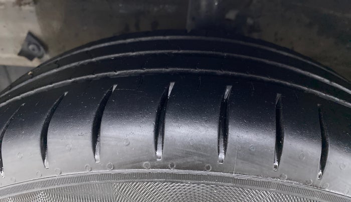 2016 Hyundai Grand i10 1.2 ASTA (O) AT, Petrol, Automatic, 73,494 km, Left Front Tyre Tread