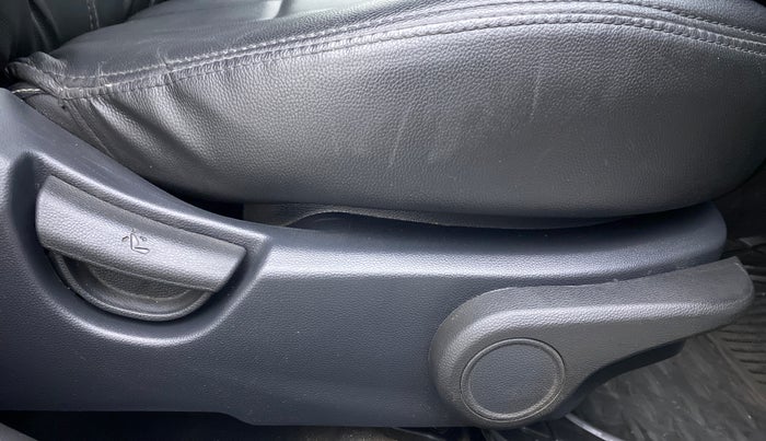2016 Hyundai Grand i10 1.2 ASTA (O) AT, Petrol, Automatic, 73,494 km, Driver Side Adjustment Panel
