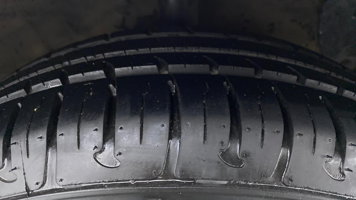 2016 Hyundai Grand i10 1.2 ASTA (O) AT, Petrol, Automatic, 73,494 km, Right Front Tyre Tread