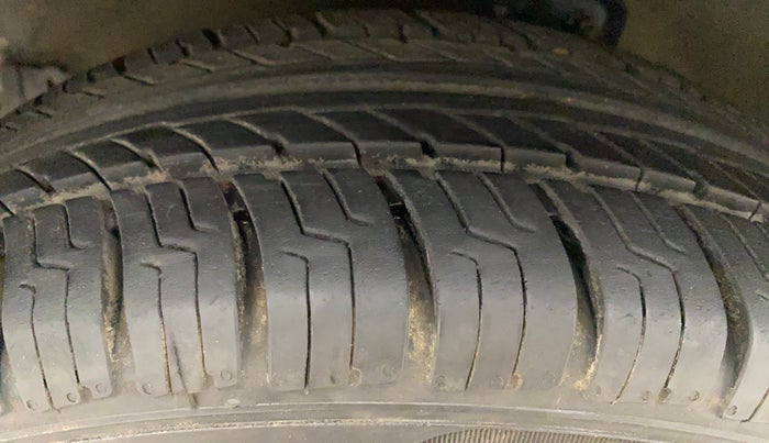 2016 Maruti Celerio VXI AMT, Petrol, Automatic, 64,491 km, Left Front Tyre Tread