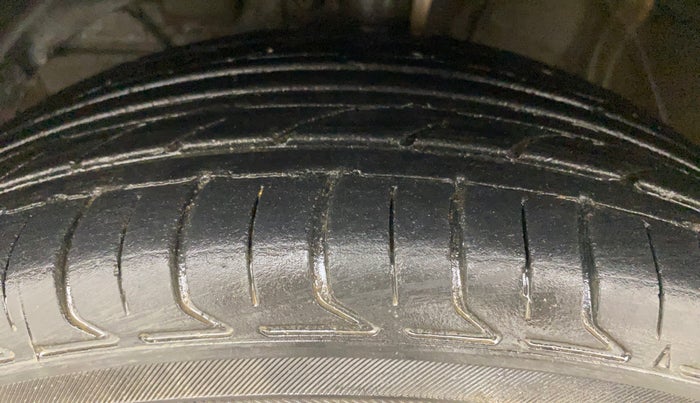 2019 Maruti Swift ZXI AMT, Petrol, Automatic, 1,41,182 km, Left Front Tyre Tread