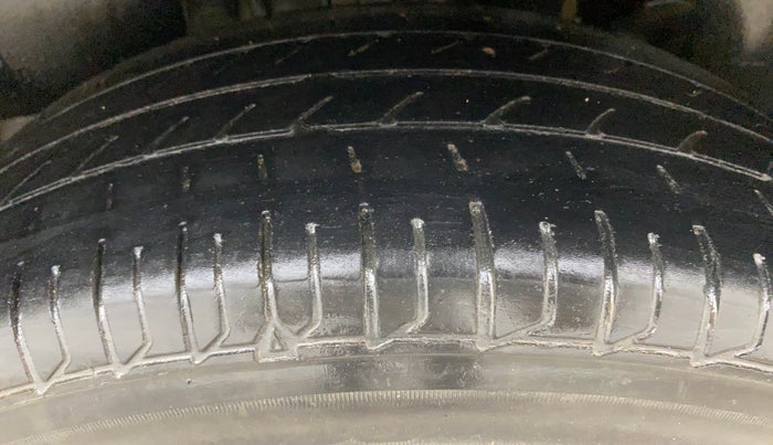 2019 Maruti Swift ZXI AMT, Petrol, Automatic, 1,41,182 km, Left Rear Tyre Tread