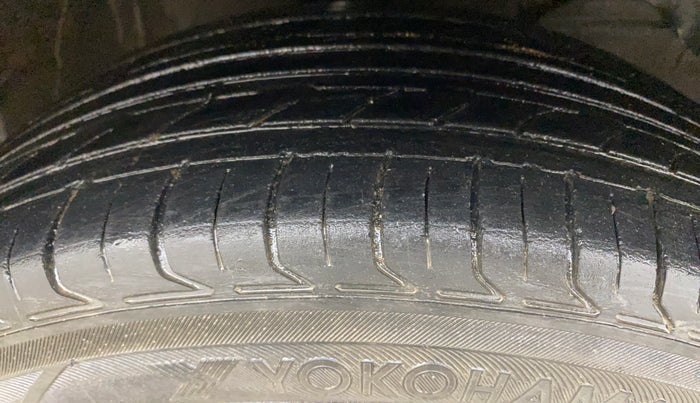 2019 Maruti Swift ZXI AMT, Petrol, Automatic, 1,41,182 km, Right Front Tyre Tread