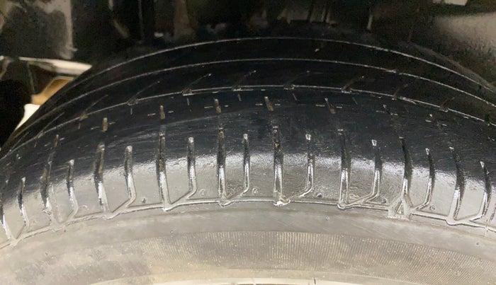 2019 Maruti Swift ZXI AMT, Petrol, Automatic, 1,41,182 km, Right Rear Tyre Tread