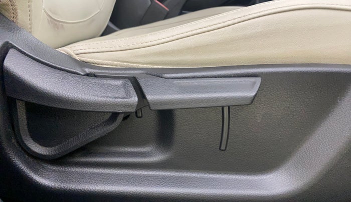 2020 KIA SELTOS HTX 1.5 PETROL, Petrol, Manual, 46,796 km, Driver Side Adjustment Panel