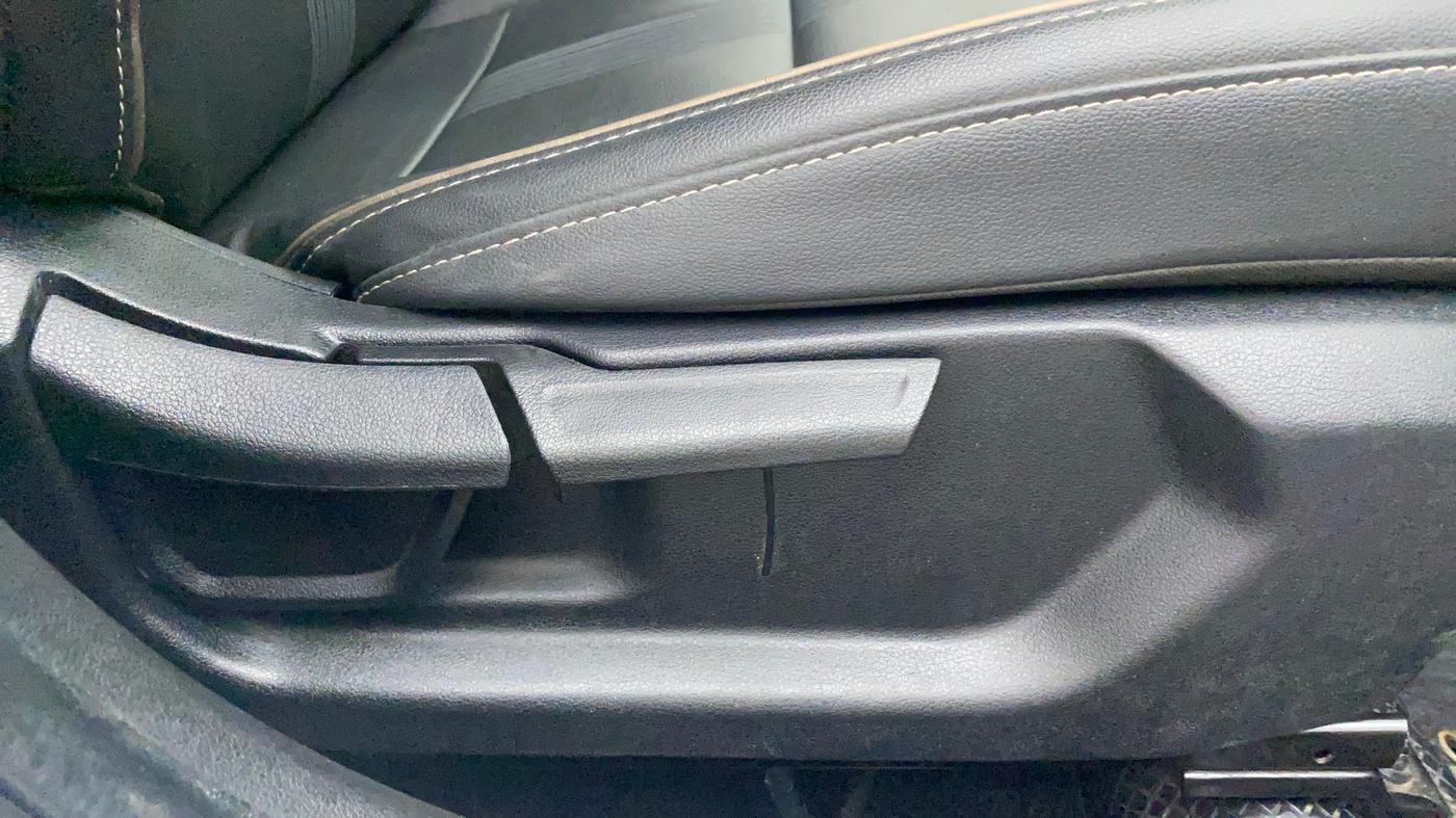 2022 Hyundai NEW I20 ASTA (O) 1.0 TURBO GDI DCT, Petrol, Automatic, 33,559 km, Driver Side Adjustment Panel