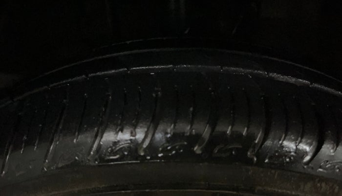2016 Tata Tiago XZ PETROL, Petrol, Manual, 92,490 km, Right Front Tyre Tread