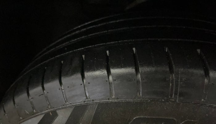 2015 Hyundai Elite i20 SPORTZ 1.2, Petrol, Manual, 56,497 km, Left Front Tyre Tread