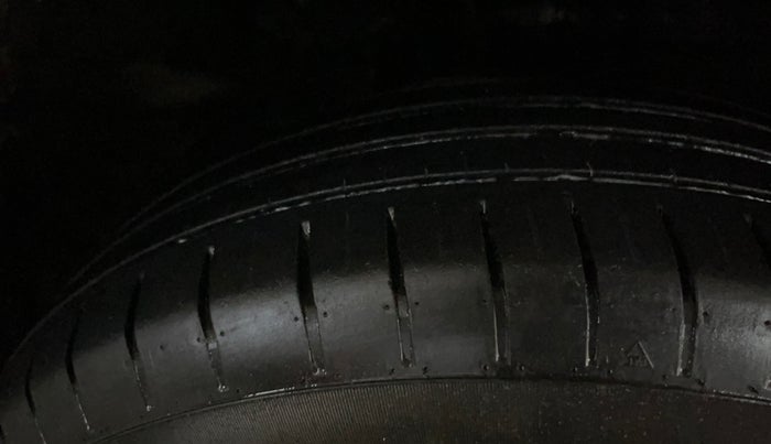 2015 Hyundai Elite i20 SPORTZ 1.2, Petrol, Manual, 56,497 km, Right Front Tyre Tread