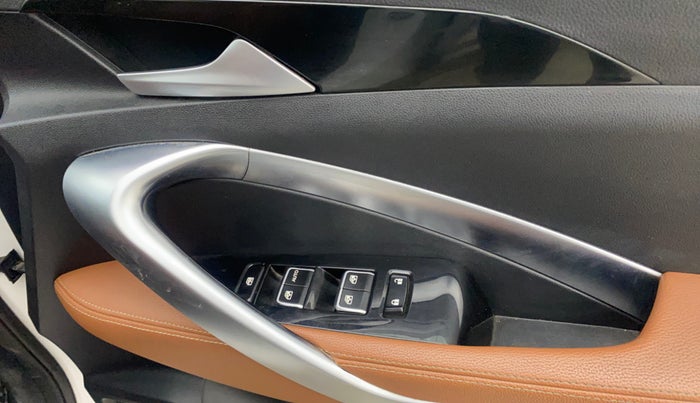 2021 MG HECTOR PLUS SELECT 2.0 DIESEL TURBO MT 7-STR, Diesel, Manual, 41,685 km, Driver Side Door Panels Control