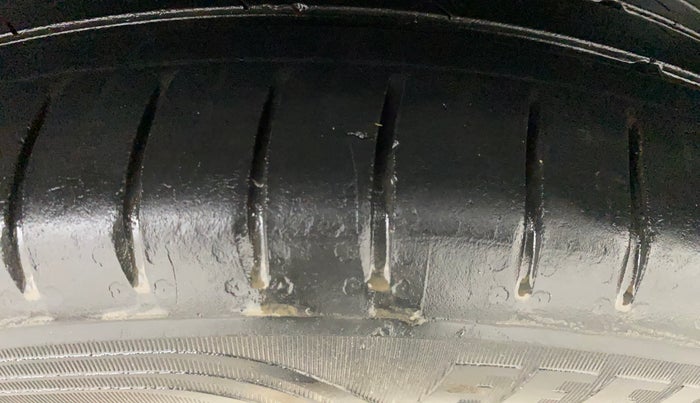 2021 MG HECTOR PLUS SELECT 2.0 DIESEL TURBO MT 7-STR, Diesel, Manual, 41,685 km, Left Rear Tyre Tread