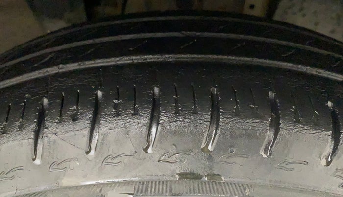 2019 Renault TRIBER RXL MT, Petrol, Manual, 49,829 km, Right Front Tyre Tread