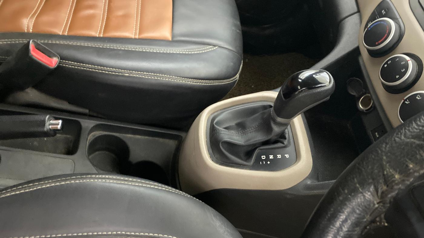2016 Hyundai Grand i10 ASTA AT 1.2 KAPPA VTVT, Petrol, Automatic, 40,443 km, Gear Lever