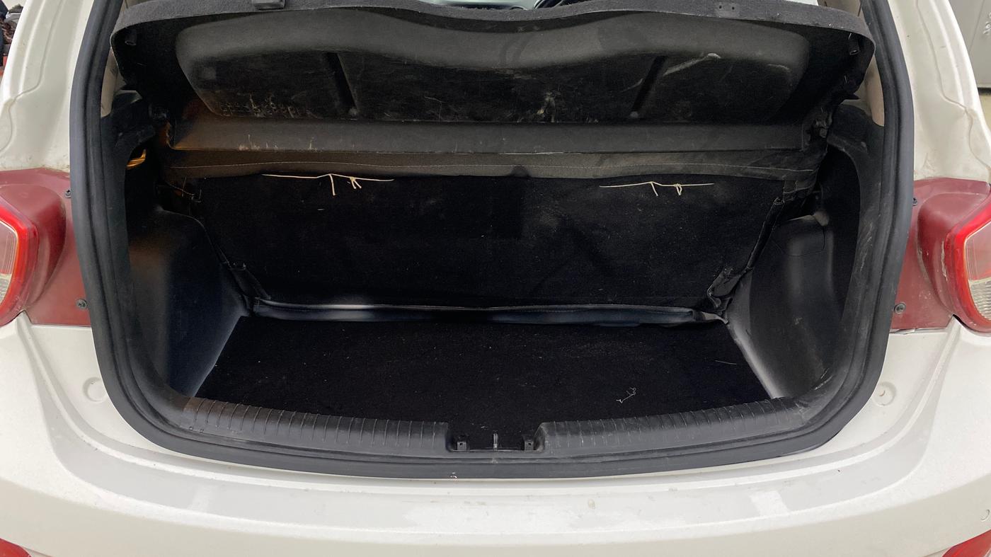 2016 Hyundai Grand i10 ASTA AT 1.2 KAPPA VTVT, Petrol, Automatic, 40,443 km, Boot Inside