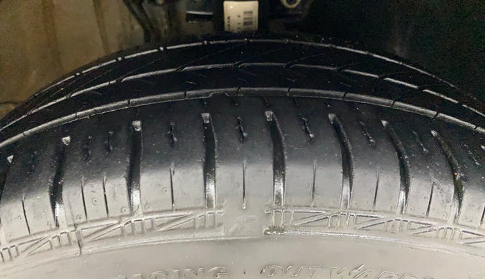 2021 Volkswagen Polo TRENDLINE 1.0L, Petrol, Manual, 30,437 km, Right Front Tyre Tread