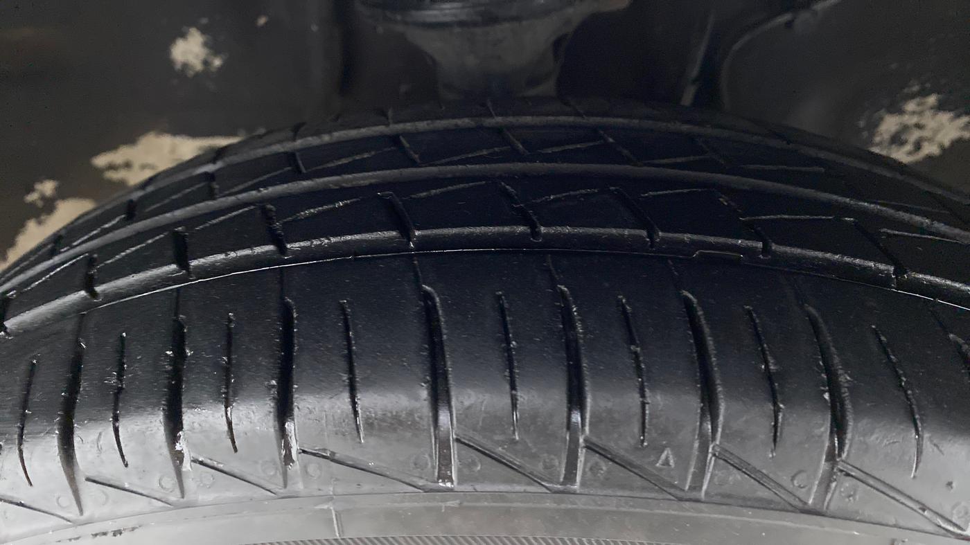 2021 Maruti Alto LXI CNG, CNG, Manual, 17,544 km, Right Front Tyre Tread