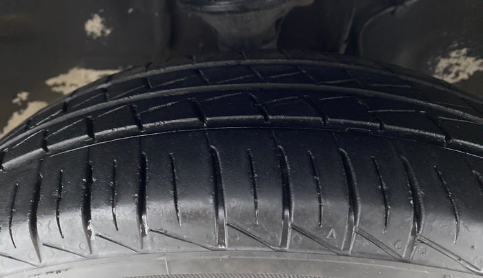 2021 Maruti Alto LXI CNG, CNG, Manual, 17,544 km, Right Front Tyre Tread