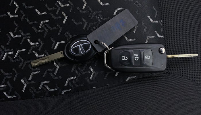 2023 Tata Tiago XT RHYTHM PETROL, Petrol, Manual, 15,104 km, Key Close Up