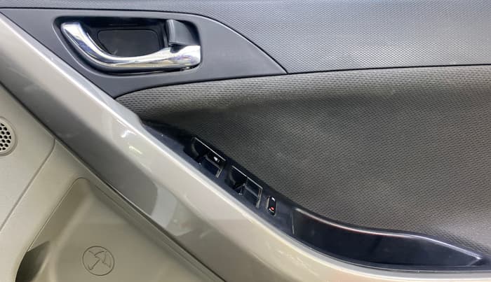 2018 Tata NEXON XZ PLUS DIESEL, Diesel, Manual, 59,164 km, Driver Side Door Panels Control