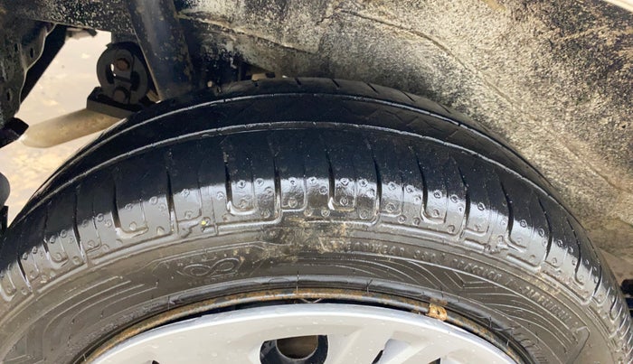 2016 Maruti Wagon R 1.0 VXI AMT, Petrol, Automatic, 62,295 km, Right Rear Tyre Tread