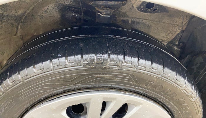 2016 Maruti Wagon R 1.0 VXI AMT, Petrol, Automatic, 62,295 km, Right Front Tyre Tread