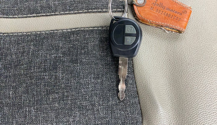 2016 Maruti Wagon R 1.0 VXI AMT, Petrol, Automatic, 62,295 km, Key Close Up