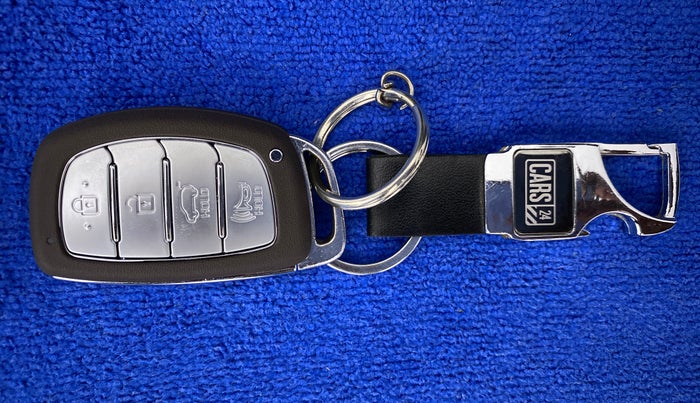 2021 Hyundai VENUE SX PLUS 1.0 TURBO DCT, Petrol, Automatic, 49,347 km, Key Close Up