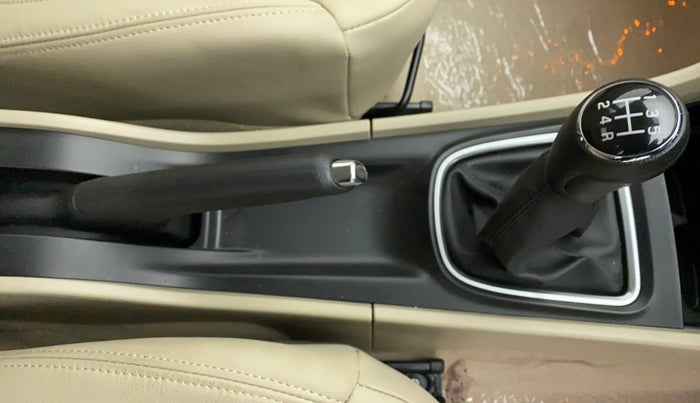 2022 Maruti Ciaz ALPHA 1.5 MT VTVT SHVS, Petrol, Manual, 281 km, Gear Lever