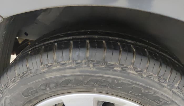 2013 Hyundai i20 MAGNA 1.2, Petrol, Manual, 1,07,910 km, Right Rear Tyre Tread