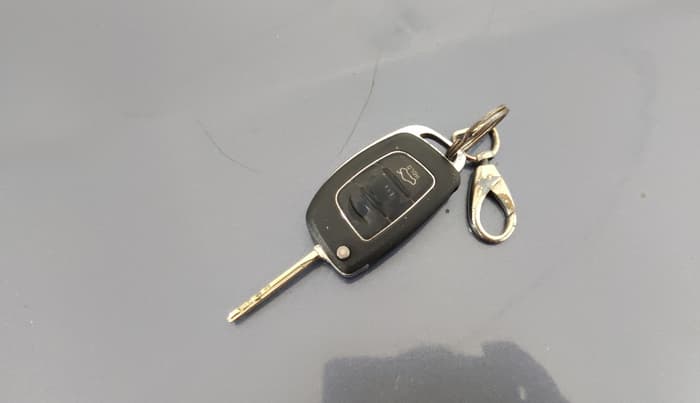2013 Hyundai i20 MAGNA 1.2, Petrol, Manual, 1,07,910 km, Key Close Up
