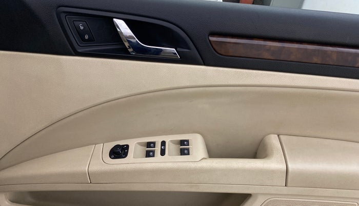 2015 Skoda Superb ELEGANCE 1.8 TSI MT, Petrol, Manual, 56,256 km, Driver Side Door Panels Control