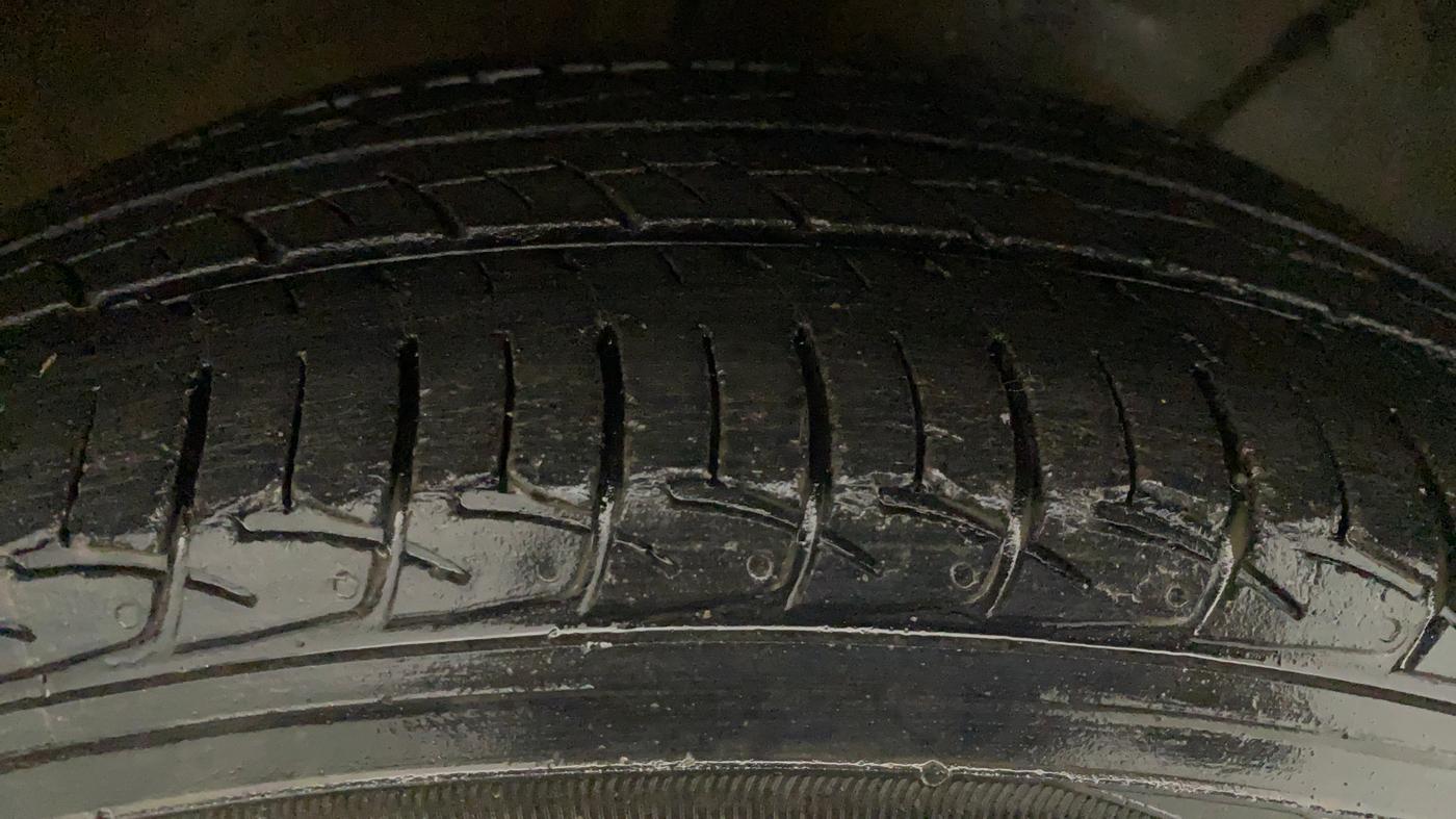 2017 Toyota Etios Liva V, Petrol, Manual, 50,456 km, Right Rear Tyre Tread