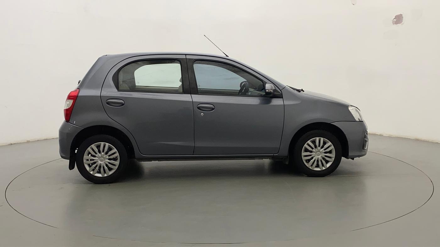 2017 Toyota Etios Liva V, Petrol, Manual, 50,456 km, Right Side