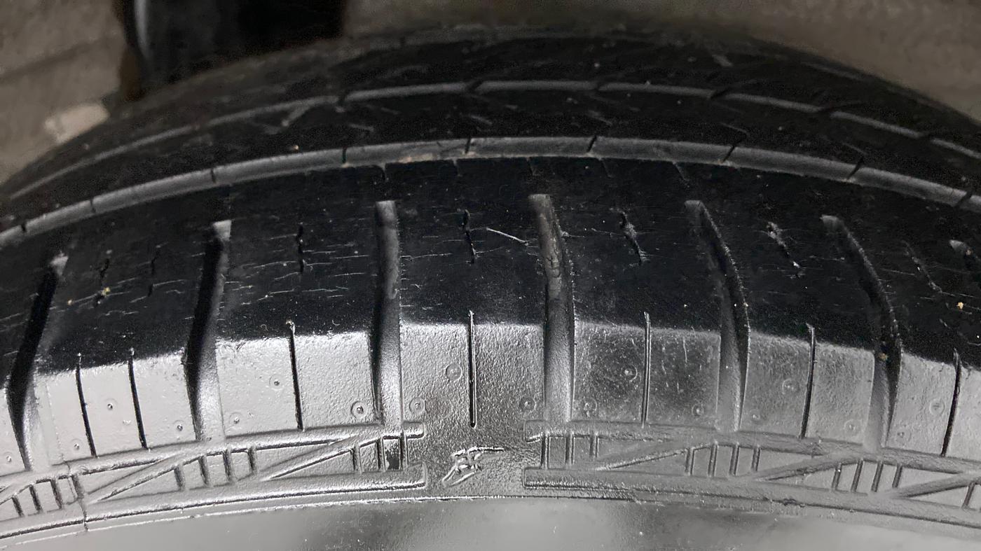 2013 Hyundai i20 MAGNA O 1.2, Petrol, Manual, 1,15,490 km, Left Rear Tyre Tread